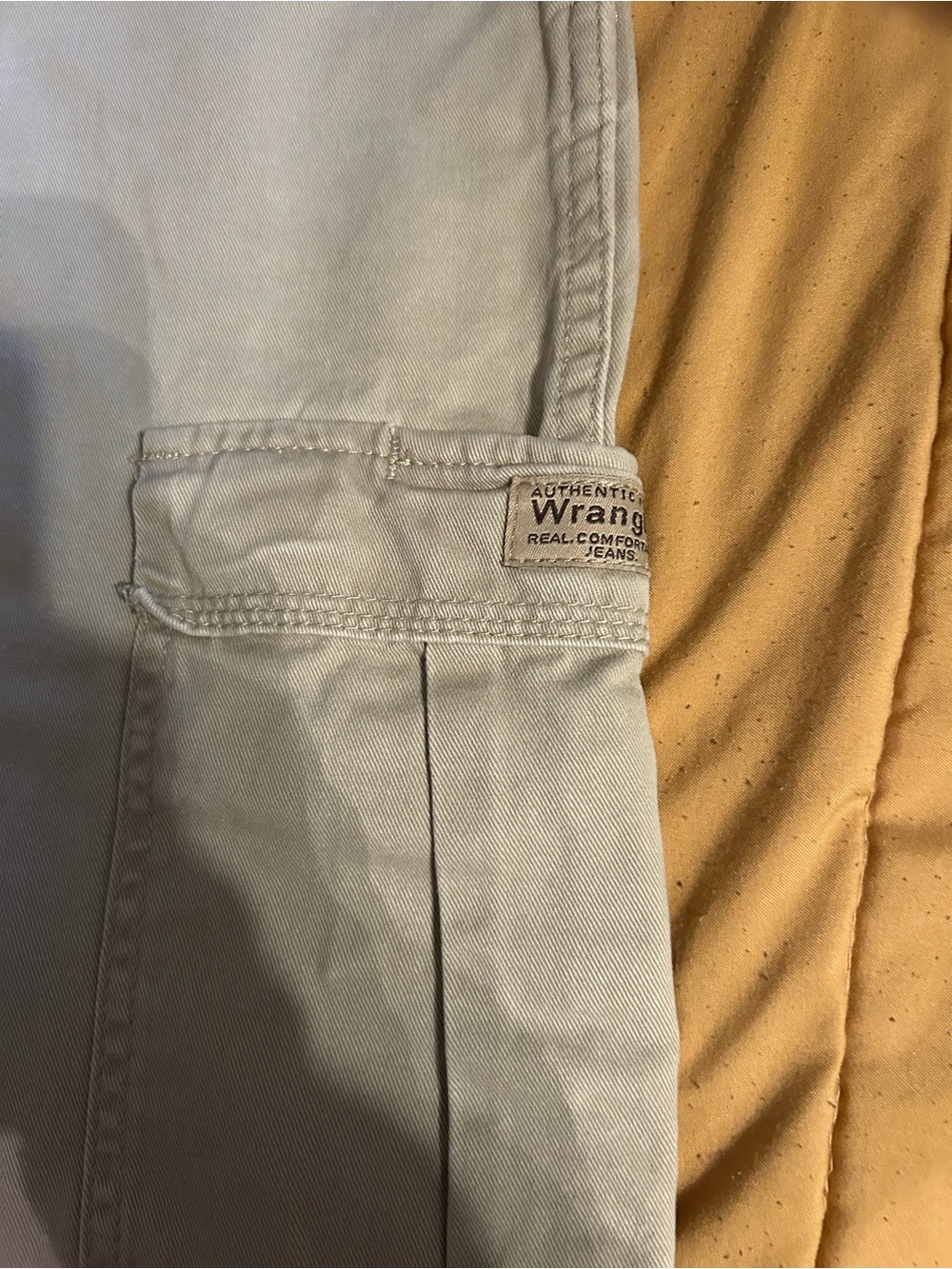 Men’s wrangler khaki cargo pants